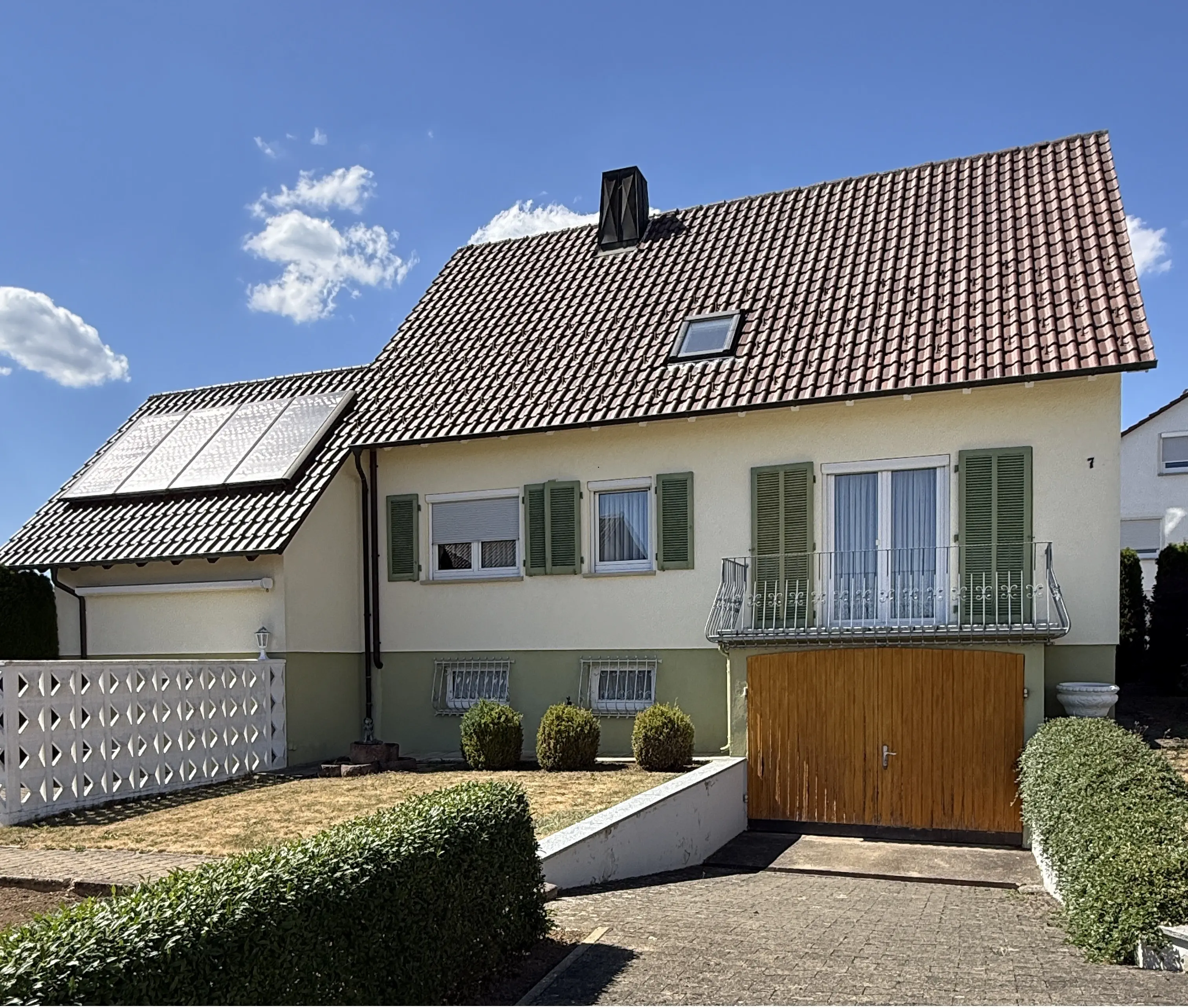 Charmantes Einfamilienhaus mit Streuobstwiese und vielseitigem Nebengebäude