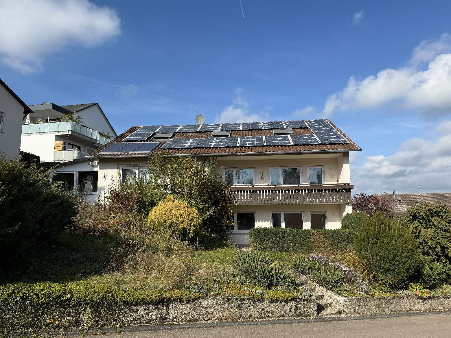 Gepflegtes Einfamilienhaus mit großzügiger Einliegerwohnung