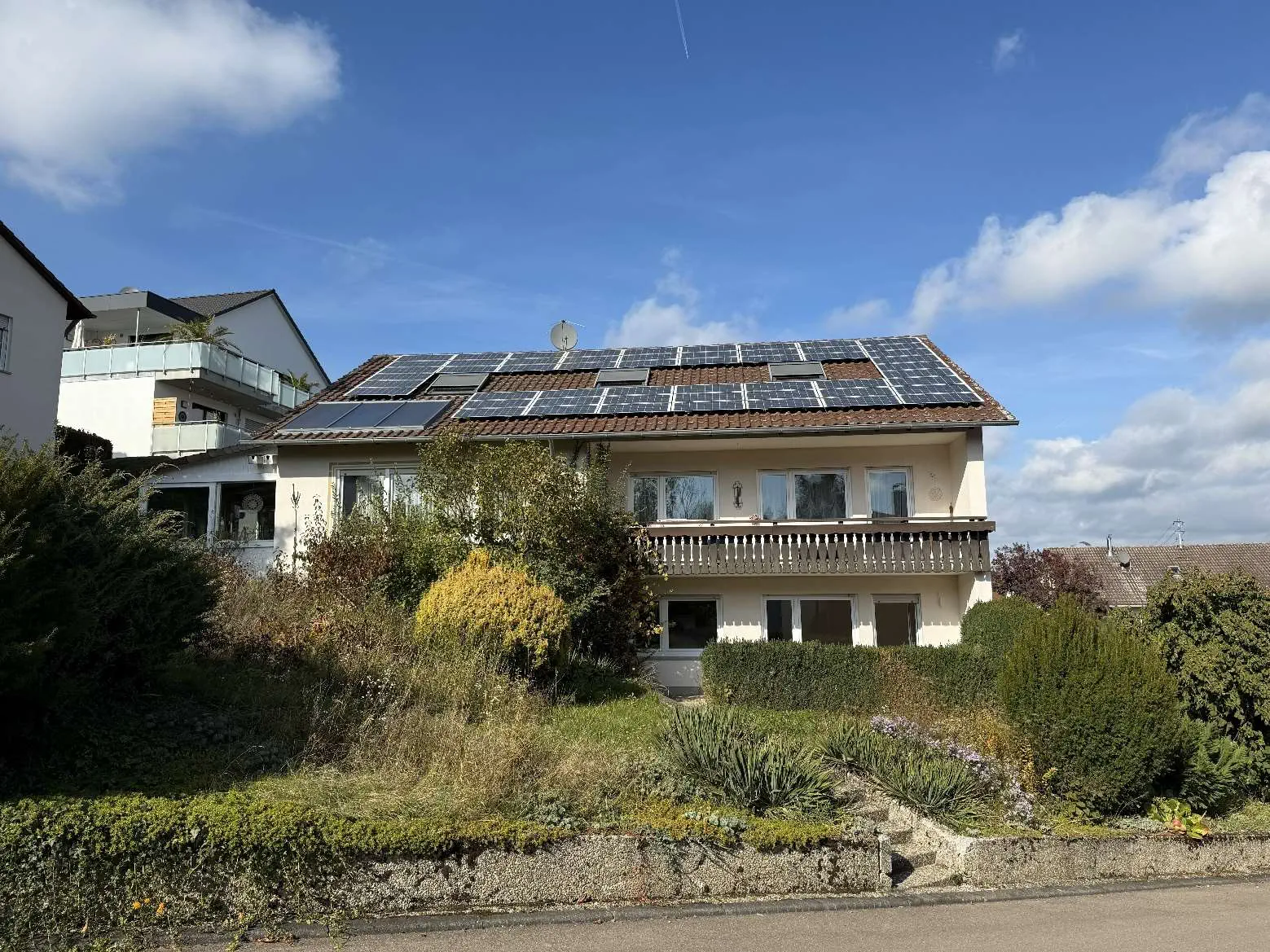 Gepflegtes Einfamilienhaus mit großzügiger Einliegerwohnung
