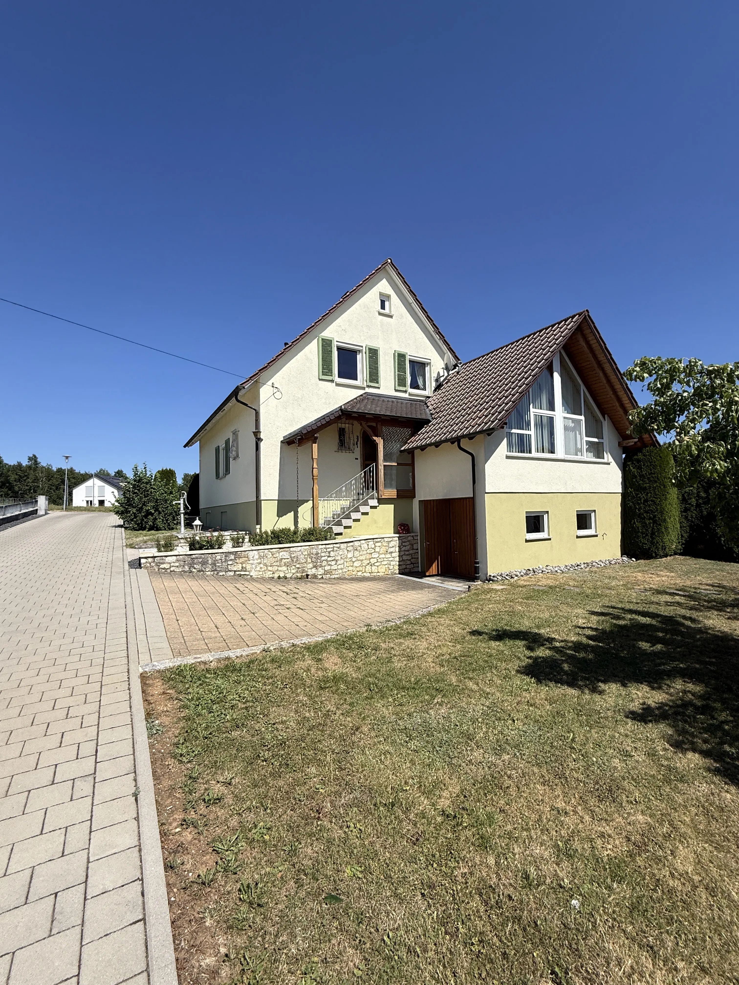Charmantes Einfamilienhaus mit Streuobstwiese und vielseitigem Nebengebäude